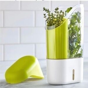 Pampered Chef Herb Keeper keep herbs safe fresh and handy in kitchen New!!